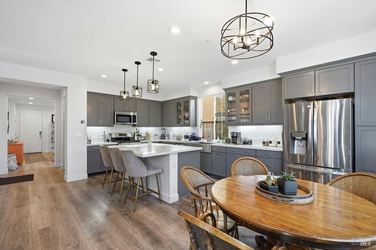 1617 Sorrel Street Santa Rosa, CA 95403 - Photo 11 of 32 Dining area