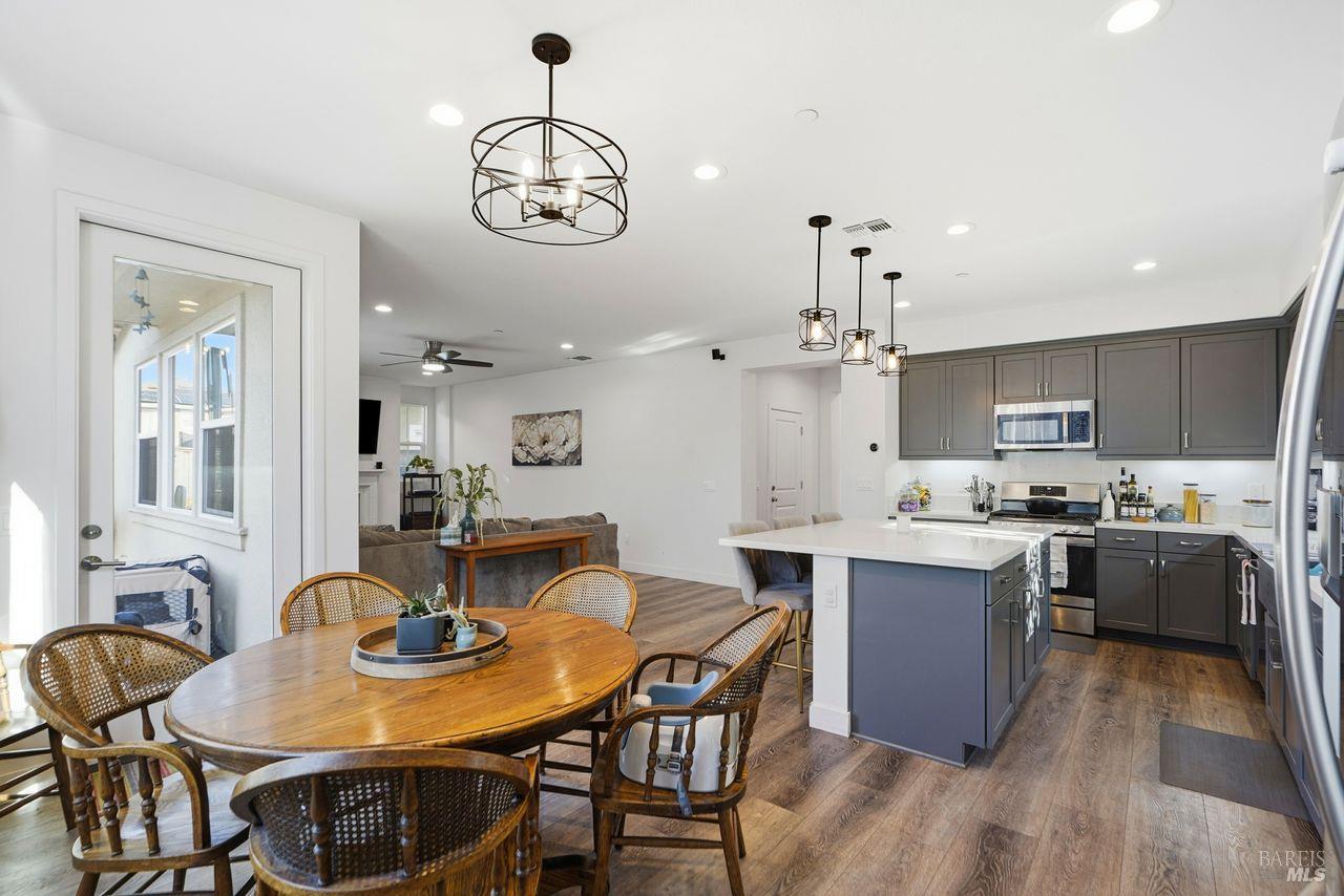 1617 Sorrel Street Santa Rosa, CA 95403 - Photo 12 of 32 Dining area
