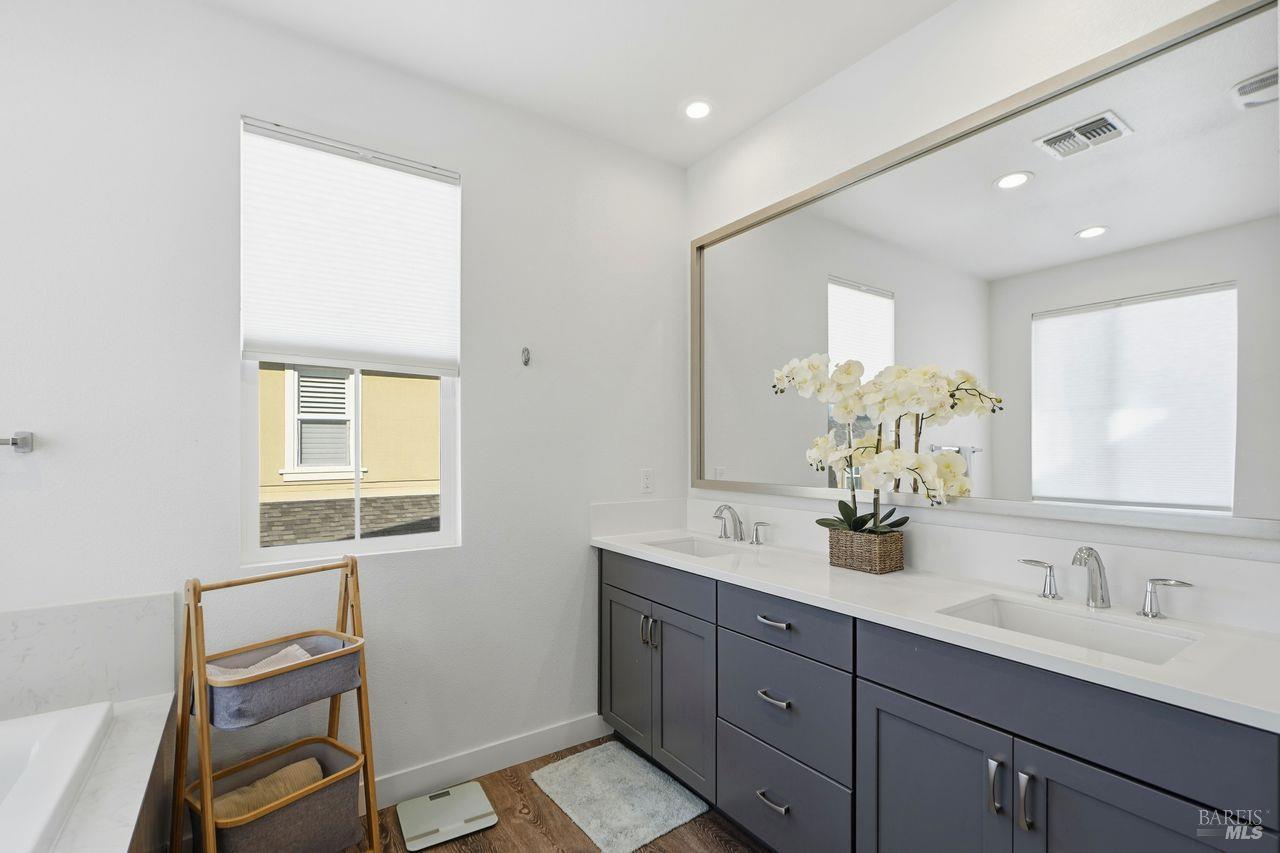 1617 Sorrel Street Santa Rosa, CA 95403 - Photo 22 of 29 Second Bathroom