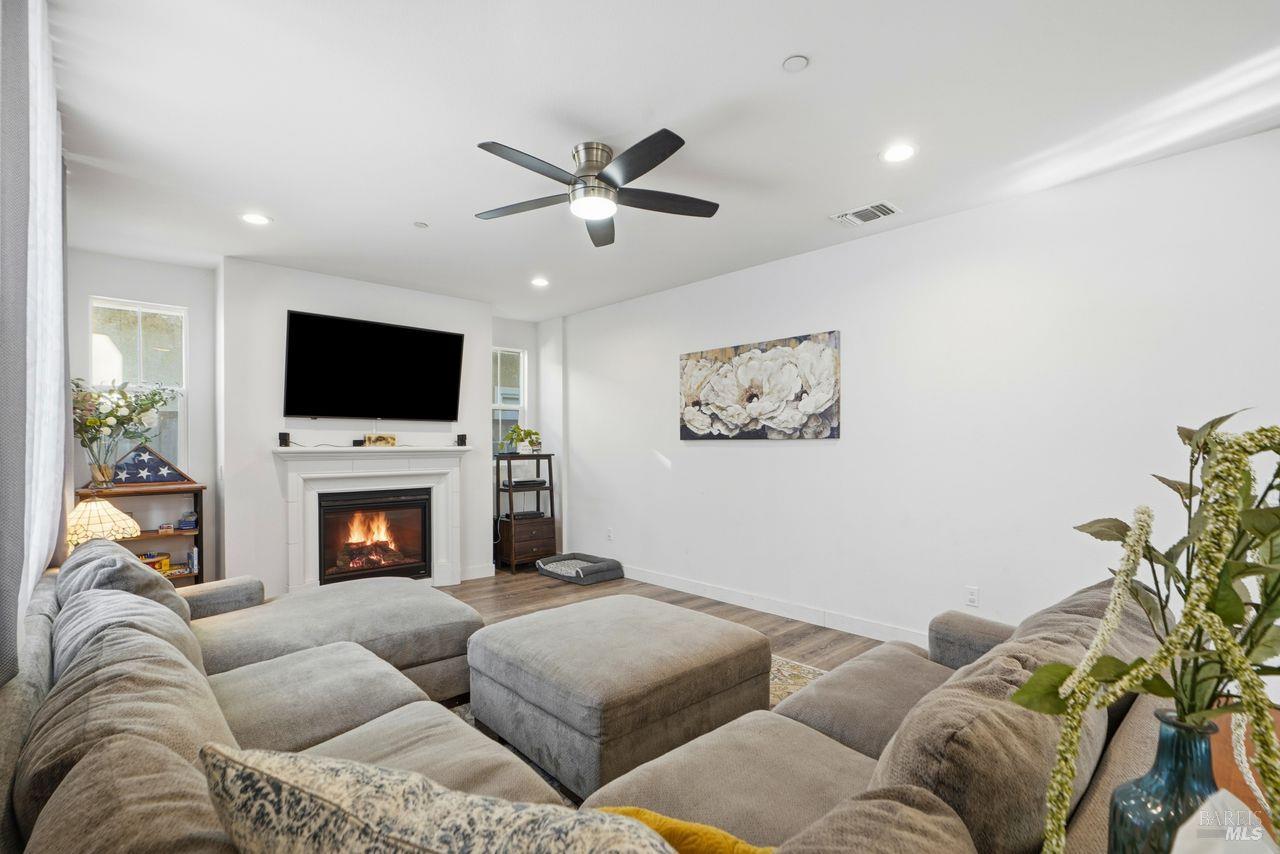 1617 Sorrel Street Santa Rosa, CA 95403 - Photo 7 of 32