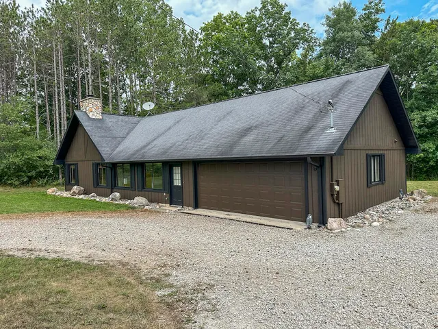 $996,000 | 1609 South Sage Lake Road, Hale, MI 48739