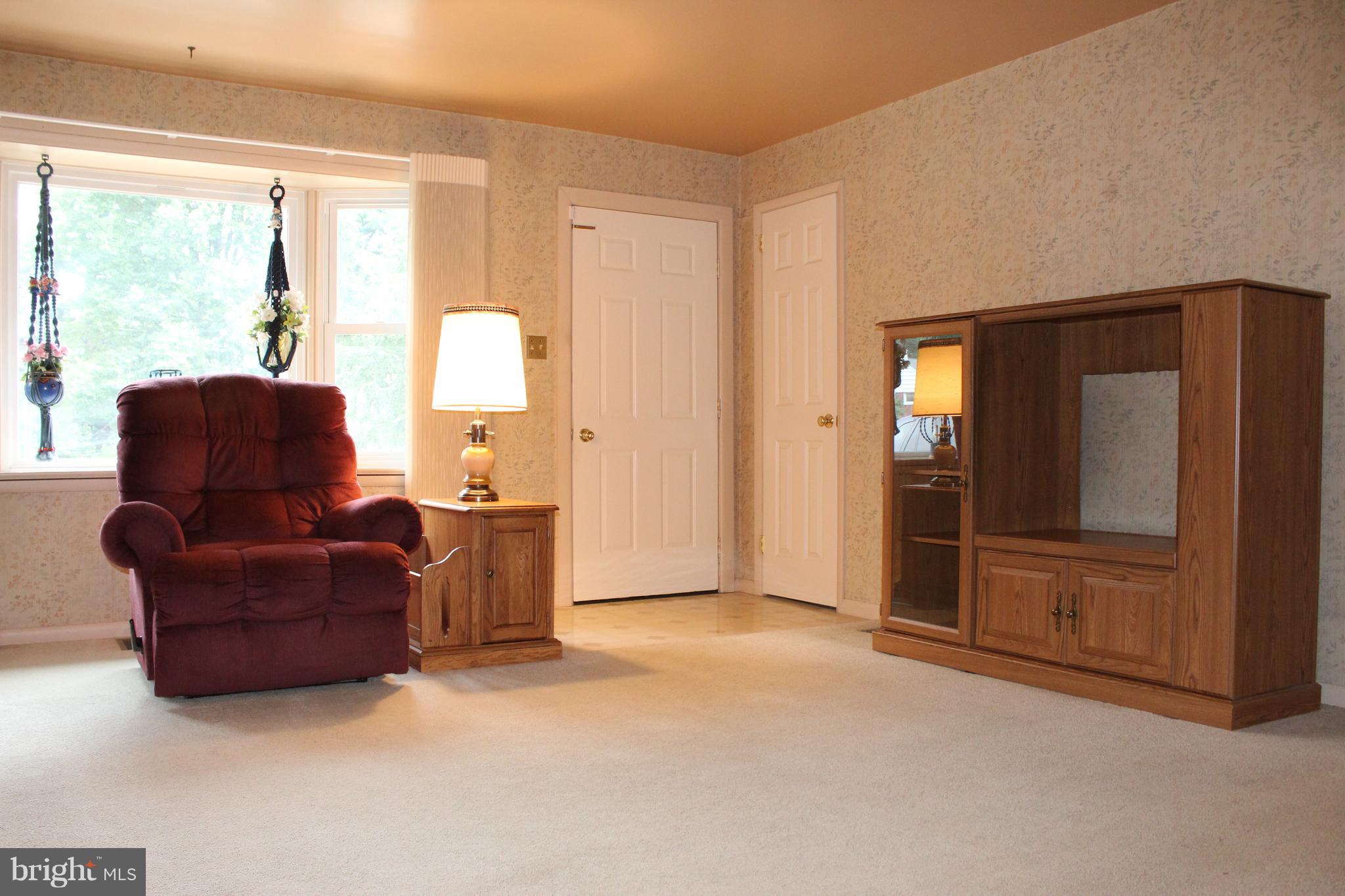 116 Wellington Road Lancaster, PA 17603 - Photo 4 of 24 Living Room