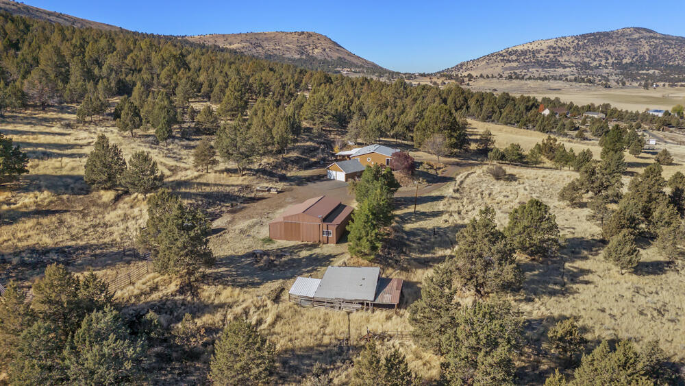 17550 South Poe Valley Road Klamath Falls, OR 97603 - Photo 4 of 59 a view of outdoor space and street