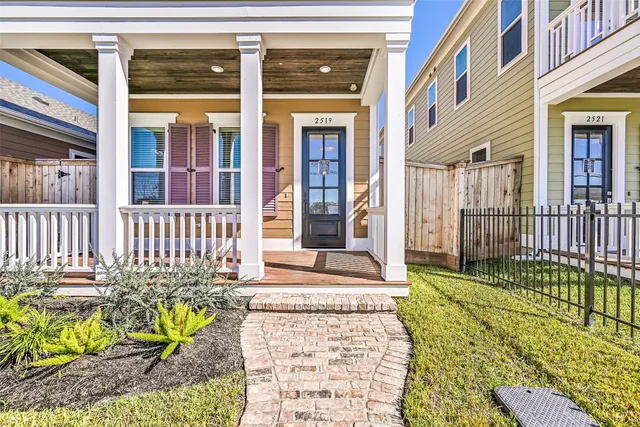 $458,380 | 2519 South Houston Avenue, Pearland, TX 77581