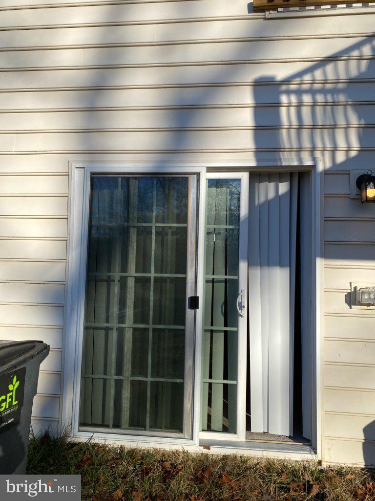 531 View Point Way Fredericksburg, VA 22405 - Photo 35 of 36 Charming sliding door entryway.