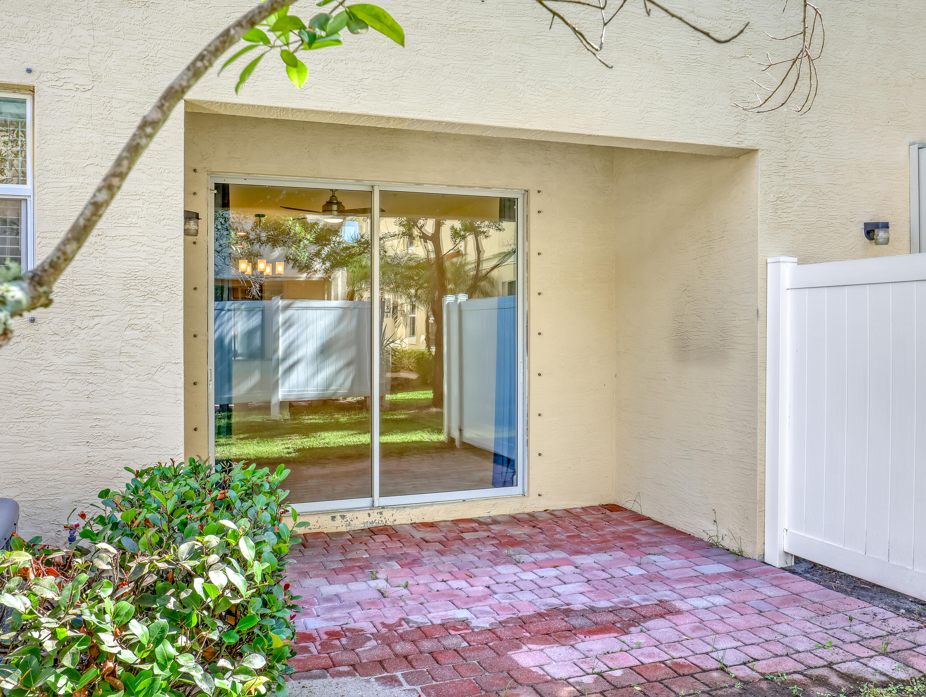 9508 Southwest Otter Lane Stuart, FL 34997 - Photo 31 of 34 en empty room with window