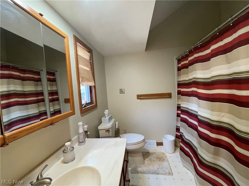 2590 Hampton Road Rocky River, OH 44116 - Photo 14 of 24