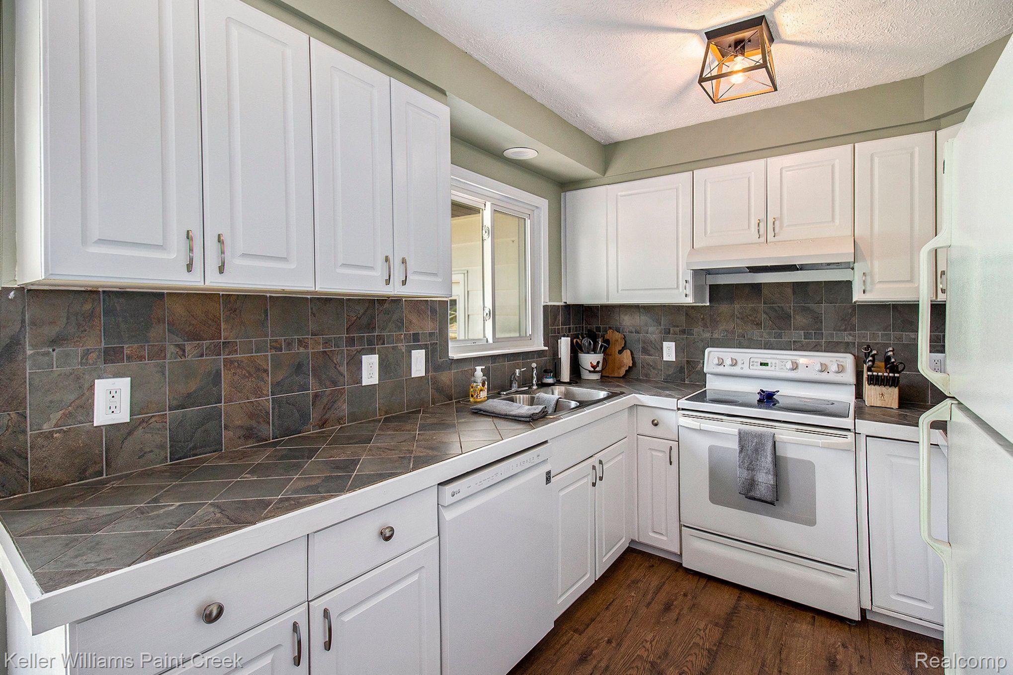 2226 Layton Road Fowlerville, MI 48836 - Photo 6 of 17 Gallery Image 6