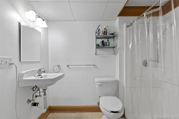 $4,500 | 128 Tuttles Point Road, Guilford, CT 06437