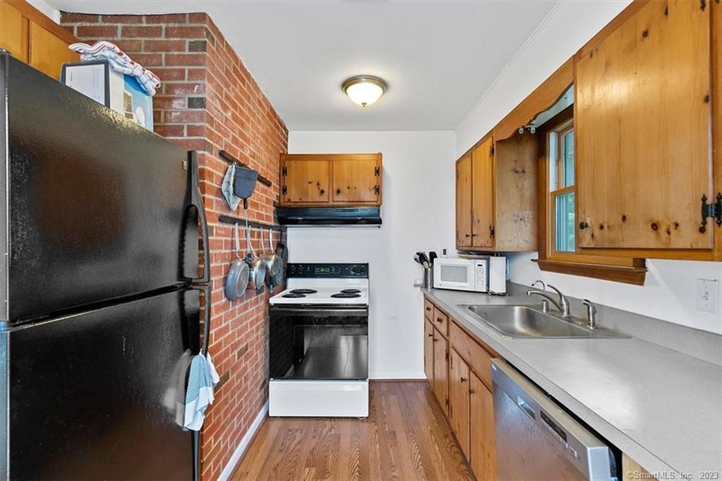 128 Tuttles Point Road Guilford, CT 06437 - Photo 7 of 30