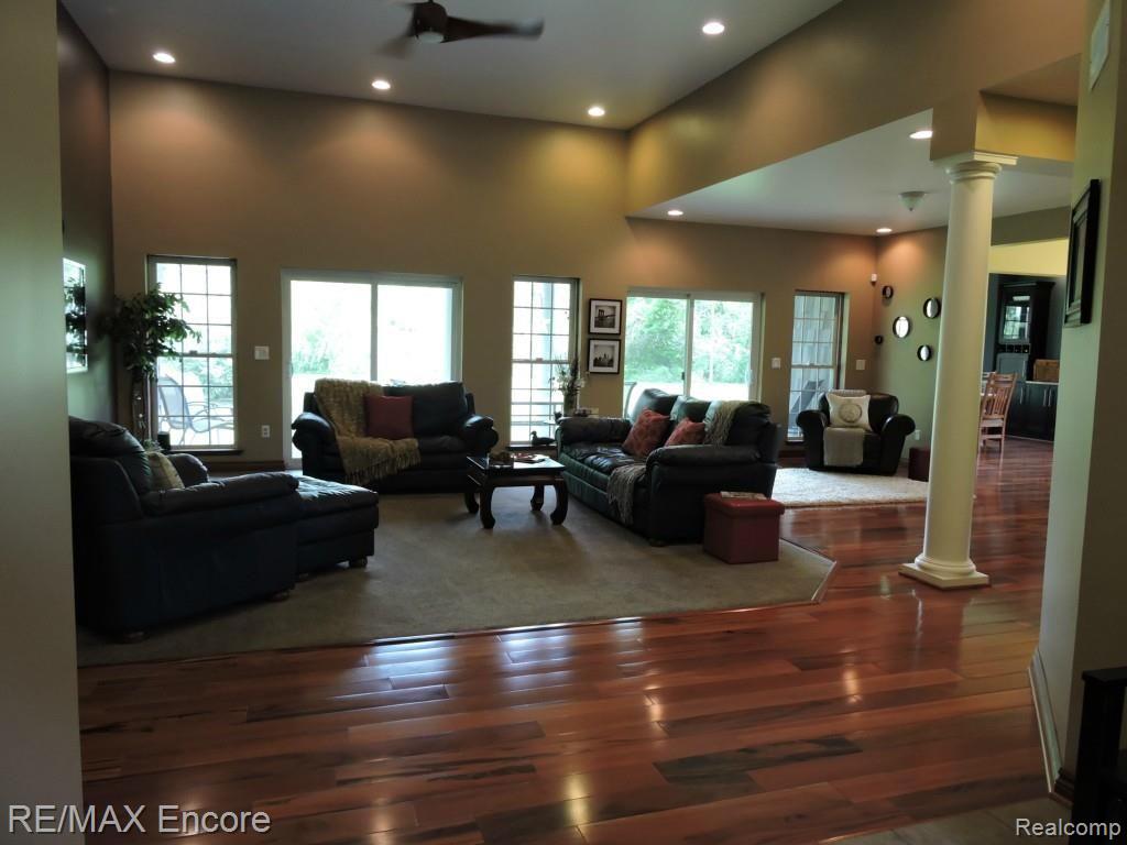 2470 Ridge Road White Lake, MI 48383 - Photo 2 of 44 DSCN1264.jpg