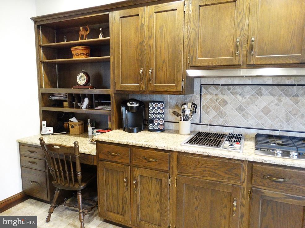 925 Skyline Avenue Lititz, PA 17543 - Photo 12 of 44 Gallery Image 12