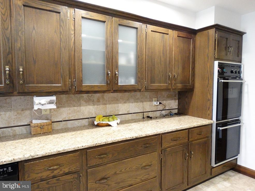 925 Skyline Avenue Lititz, PA 17543 - Photo 8 of 44 Gallery Image 8