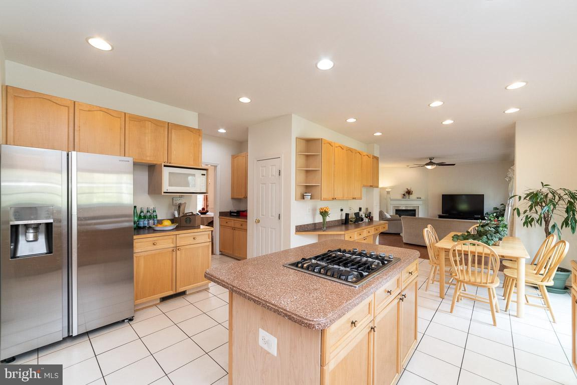 2944 Edgelea Road Vienna, VA 22181 - Photo 18 of 57 Kitchen