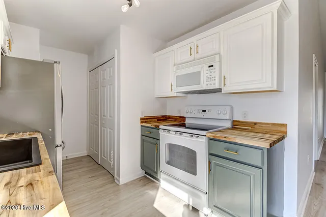 $300,000 | 215 Woodbine Terrace, Burgaw, NC 28425