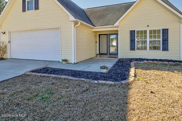 $300,000 | 215 Woodbine Terrace, Burgaw, NC 28425