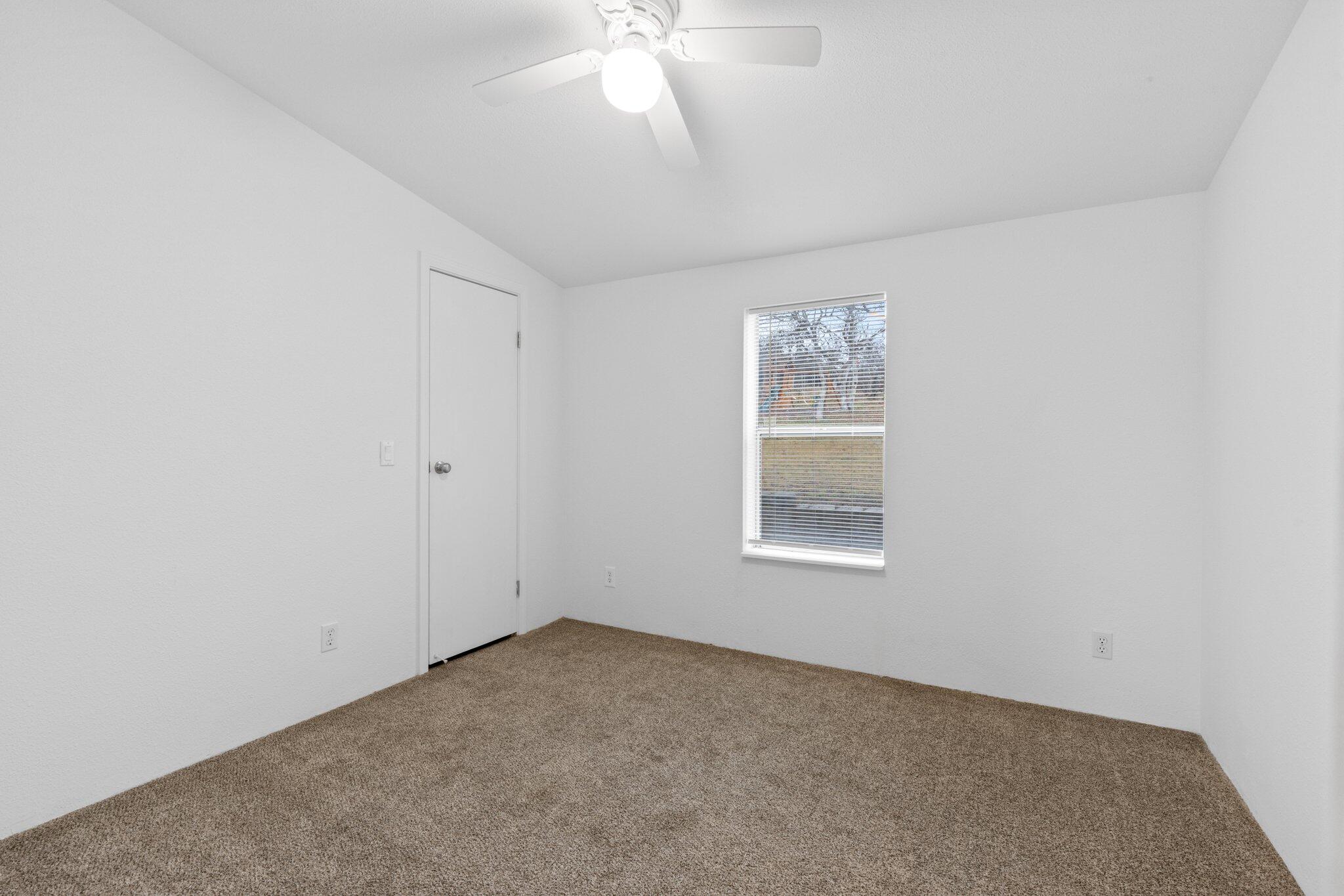 3810 Beagle Road White City, OR 97503 - Photo 18 of 34 an empty room with a window