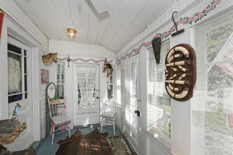 $969,000 | 277 Vernon Valley Road, Northport, NY 11768