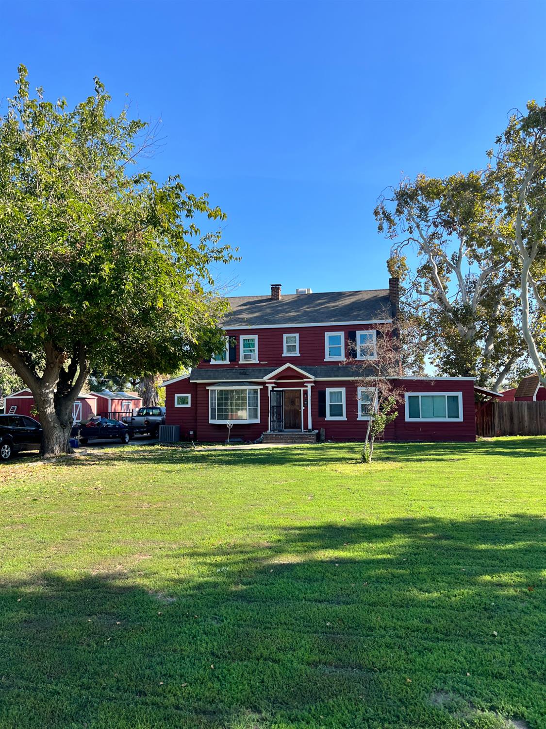 17600 South Austin Road Manteca, CA 95336 - Photo 2 of 4 a front view of a house with a garden