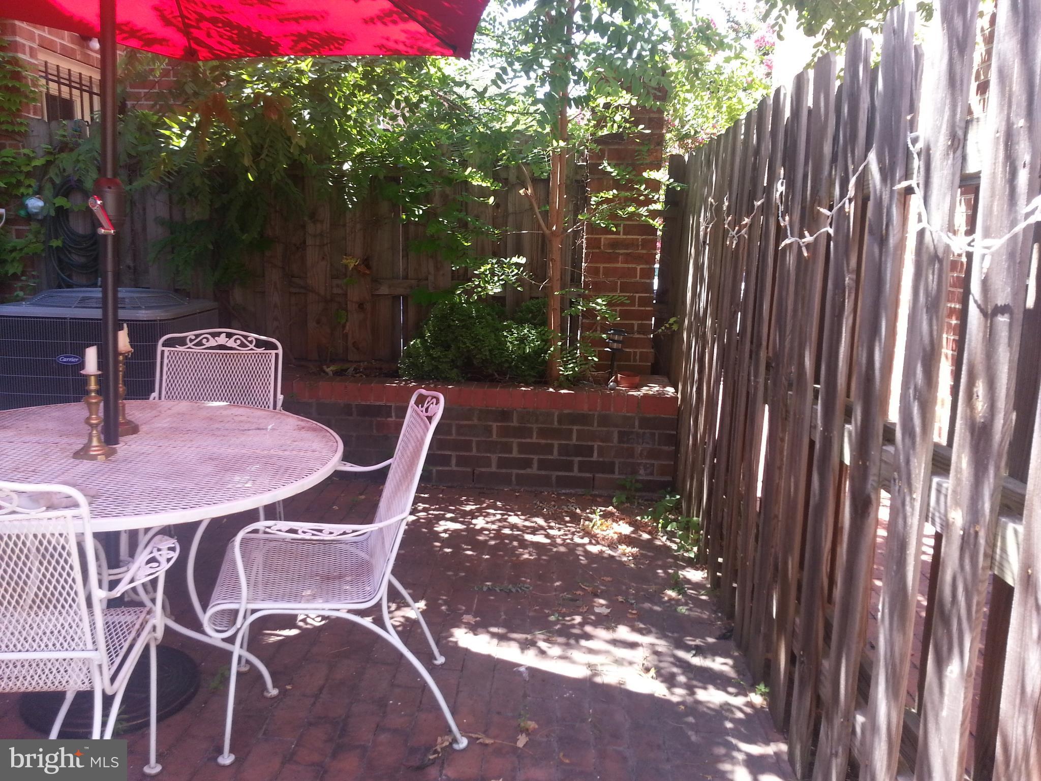 215 Oronoco Street Alexandria, VA 22314 - Photo 26 of 29 Exterior (Rear)