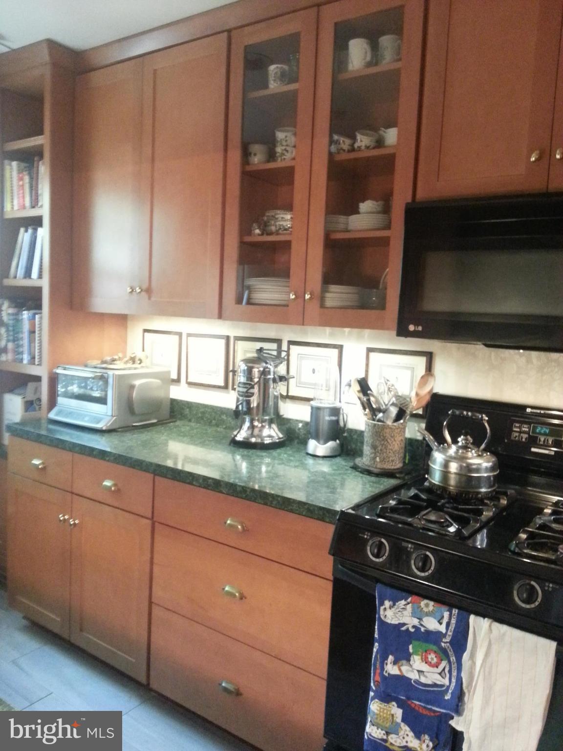 215 Oronoco Street Alexandria, VA 22314 - Photo 4 of 29 Kitchen