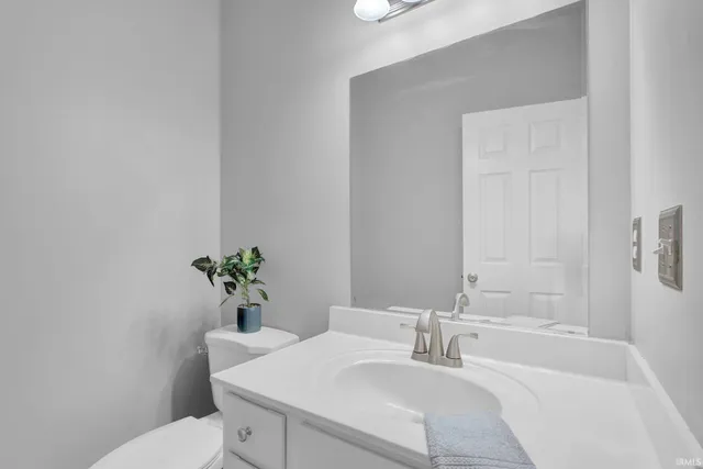 $379,900 | 4500 Clint Circle, Newburgh, IN 47630