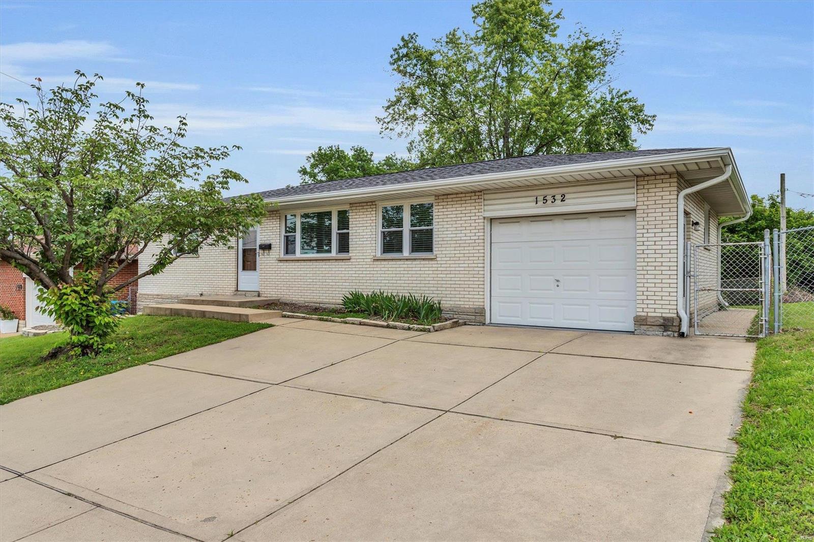 1532 Union Road St. Louis, MO 63125 - Photo 1 of 35 Gallery Image 1