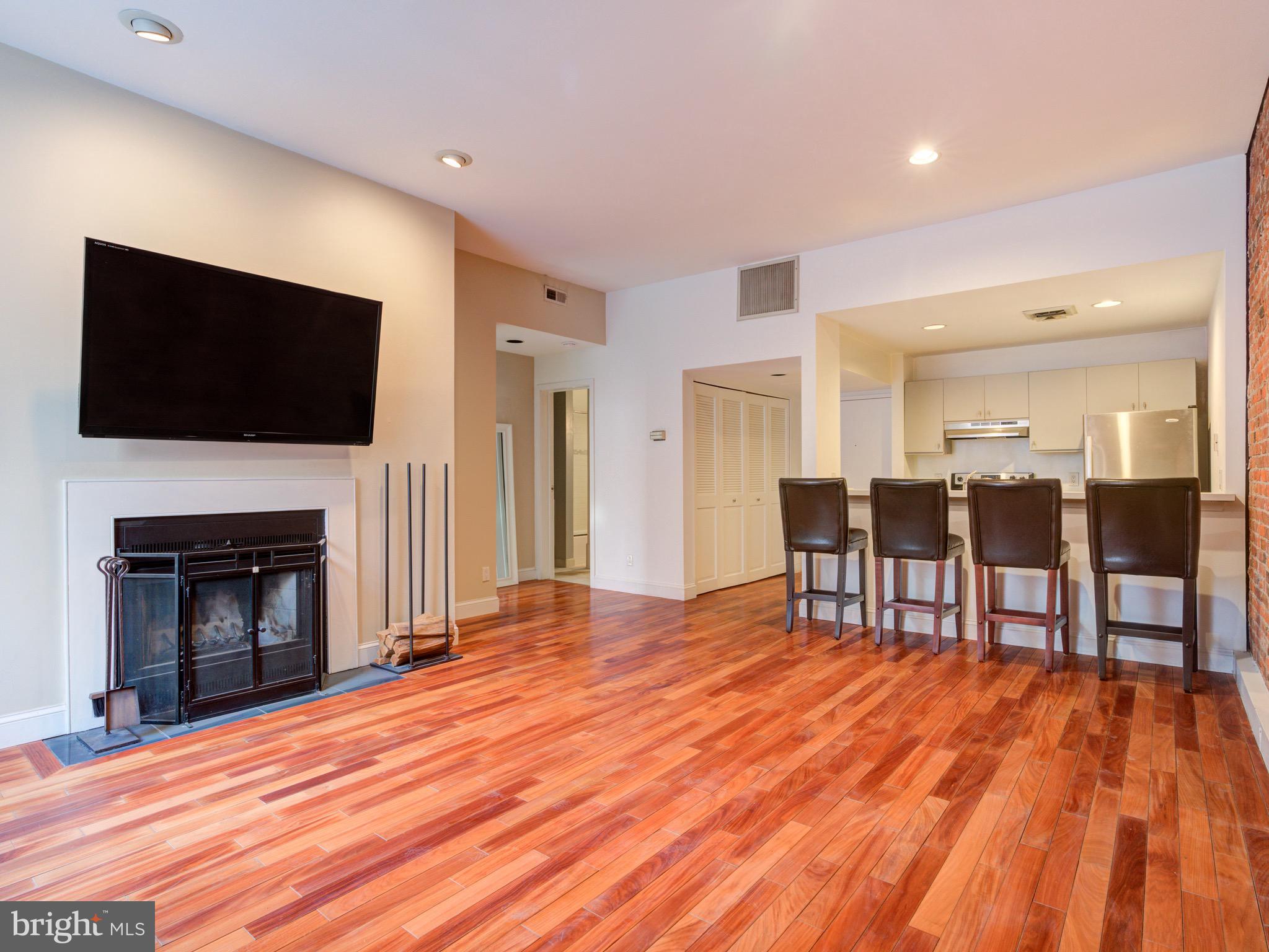 102 Church Street, Unit 301 Philadelphia, PA 19106 - Photo 2 of 29