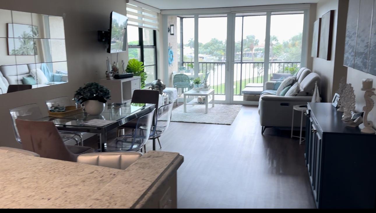 8 Royal Palm Way, Unit 3010 Boca Raton, FL 33432 - Photo 14 of 23 Living Room