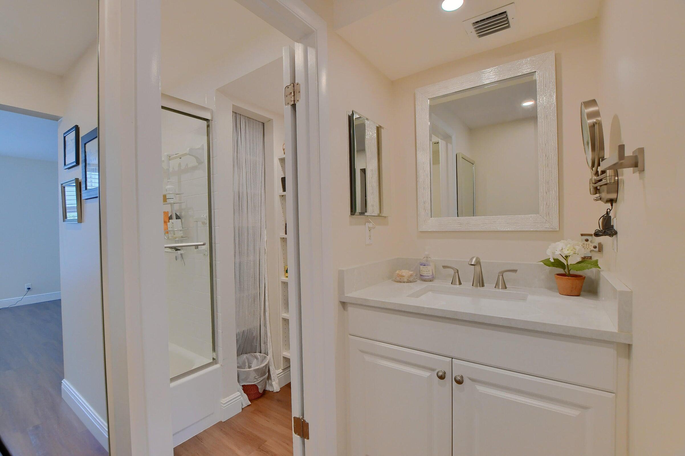 8 Royal Palm Way, Unit 3010 Boca Raton, FL 33432 - Photo 17 of 23 master bathroom