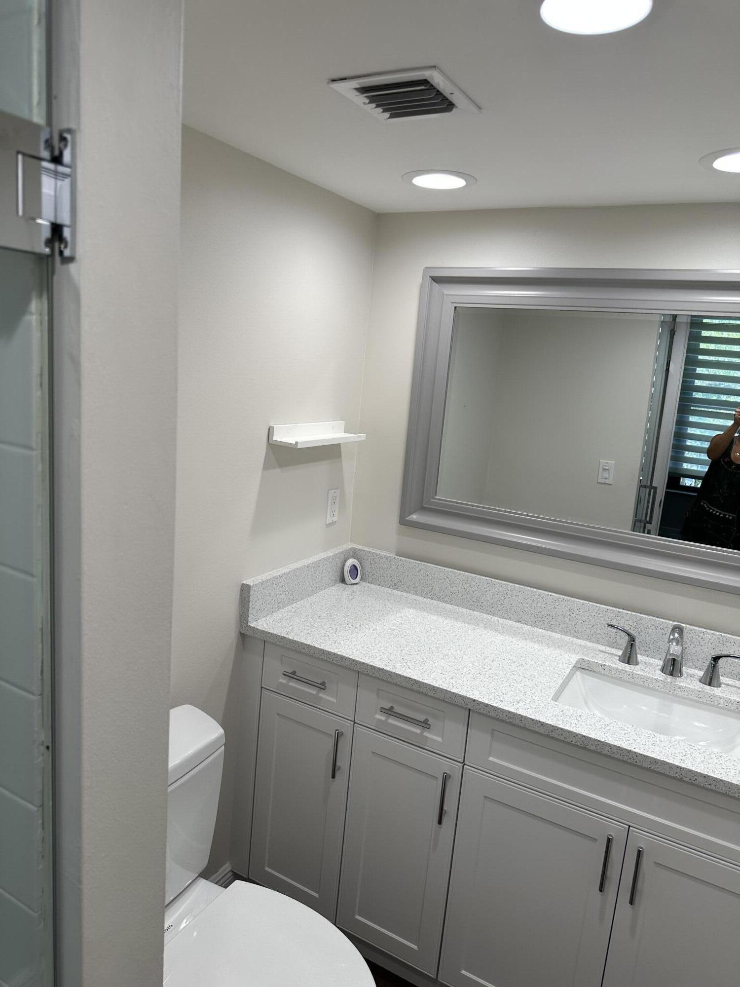 8 Royal Palm Way, Unit 3010 Boca Raton, FL 33432 - Photo 10 of 23 Second bathroom2