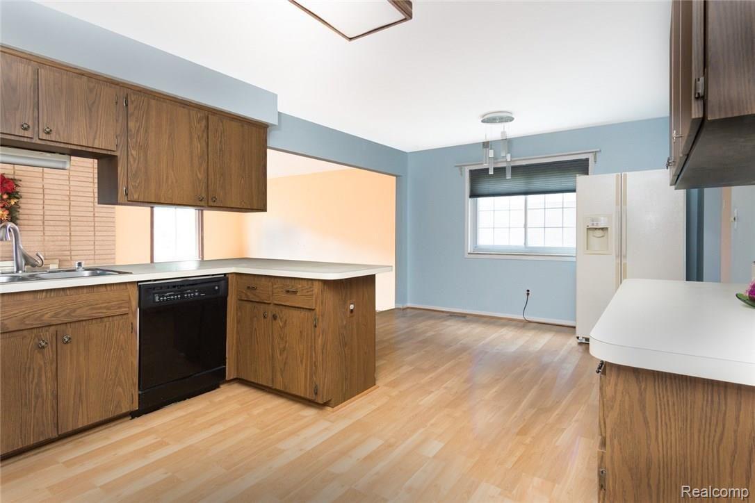 35812 Shell Drive Sterling Heights, MI 48310 - Photo 13 of 33 35812 Shell (13).jpg