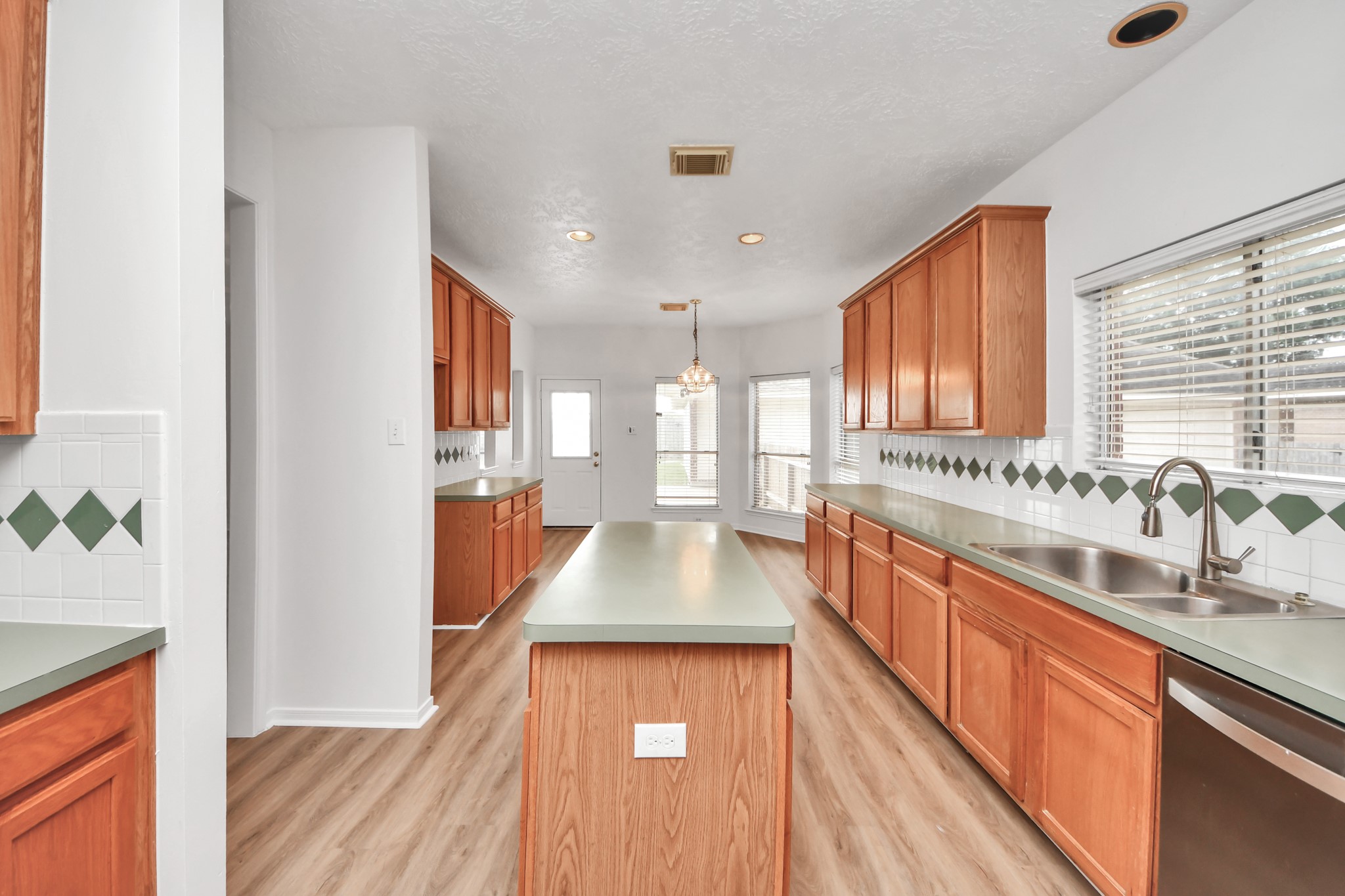 4423 Tree Line Drive Pasadena, TX 77505 - Photo 14 of 50