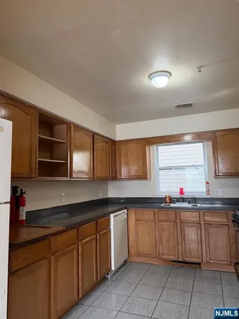 $2,700 | 41 3rd Street, Unit 2, Newark, NJ 07107