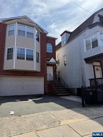 $2,700 | 41 3rd Street, Unit 2, Newark, NJ 07107