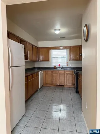 $2,700 | 41 3rd Street, Unit 2, Newark, NJ 07107