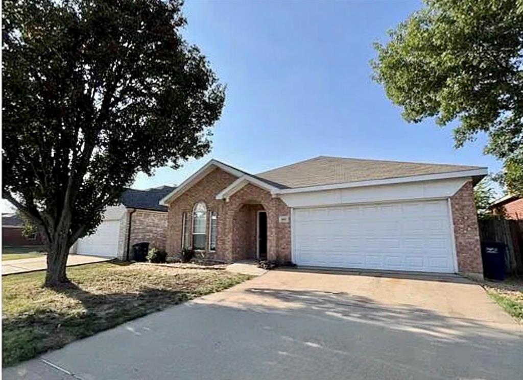 3605 Lasso Road Fort Worth, TX 76262 - Photo 3 of 27 Gallery Image 3