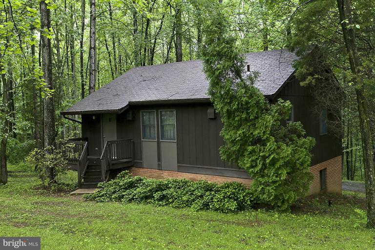 16215 Comus Road Clarksburg, MD 20871 - Photo 17 of 29 a backyard of a house with lots of green space