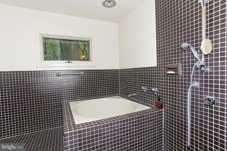 16215 Comus Road Clarksburg, MD 20871 - Photo 3 of 29 a bathroom with a sink and a shower