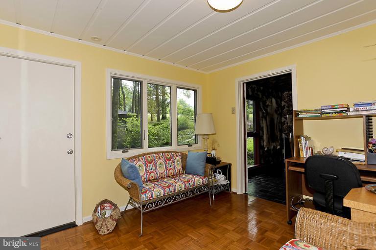 16215 Comus Road Clarksburg, MD 20871 - Photo 22 of 29 a living room with furniture and a window