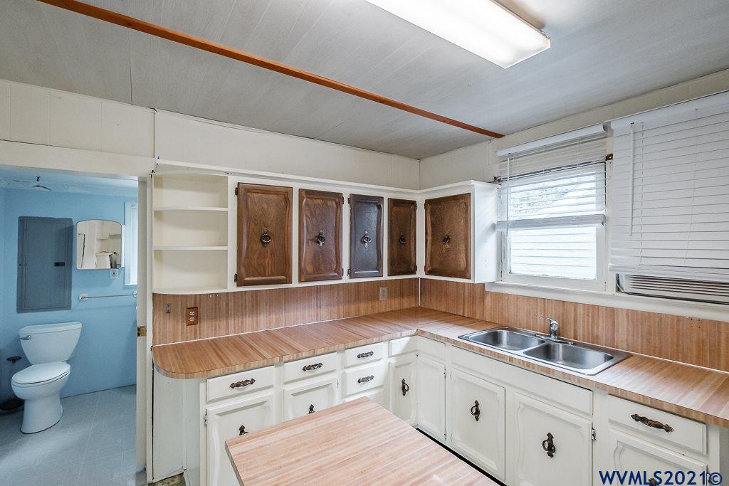 1310 Southwest 14th Avenue Albany, OR 97321 - Photo 16 of 37