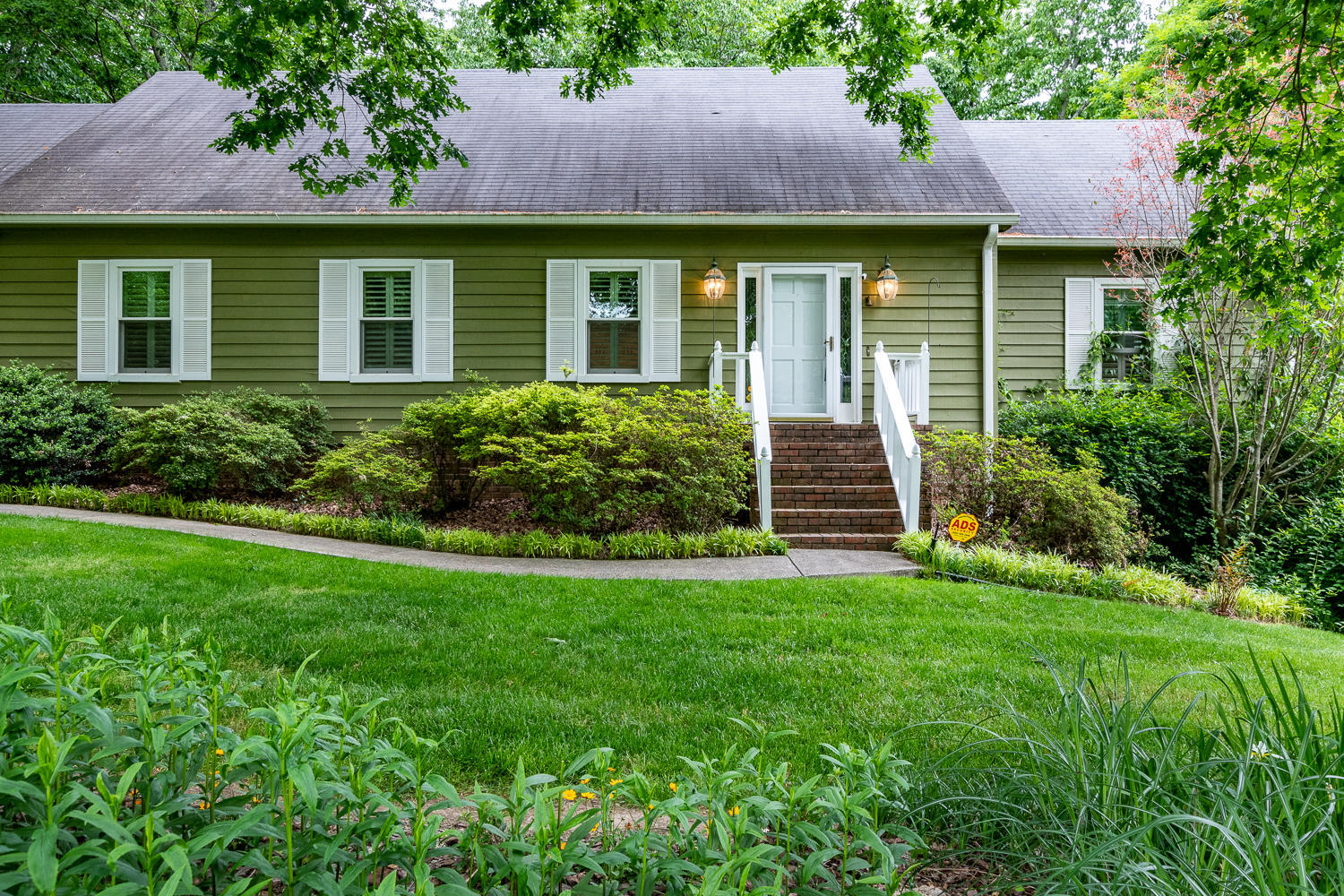 1721 Little Ridge Road Hixson, TN 37343 - Photo 2 of 46 0DFF9908-448F-4650-93F9-8DC6D889FC4E