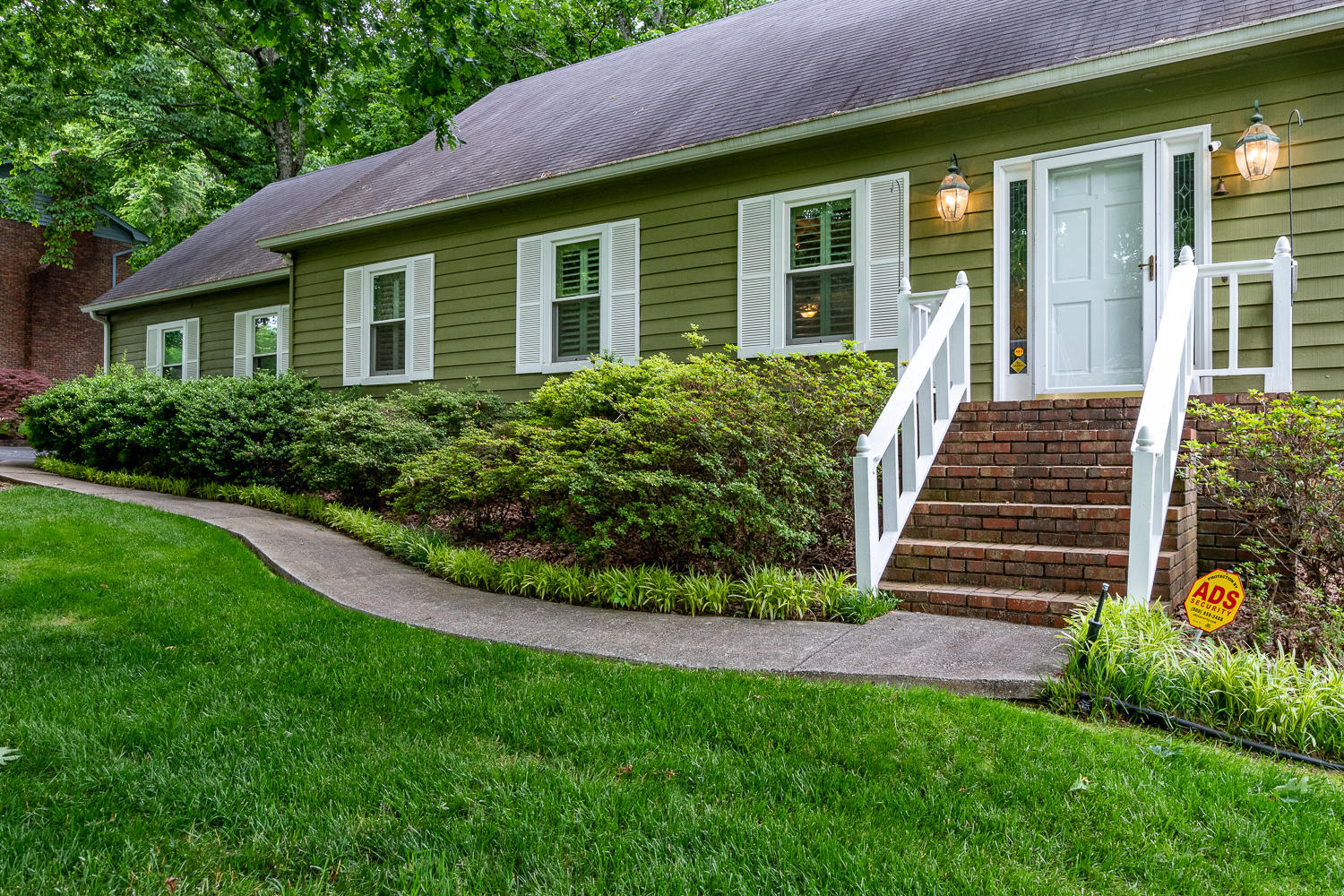 1721 Little Ridge Road Hixson, TN 37343 - Photo 3 of 46 4302E009-73A3-4C68-A803-2C85BFA5F90F