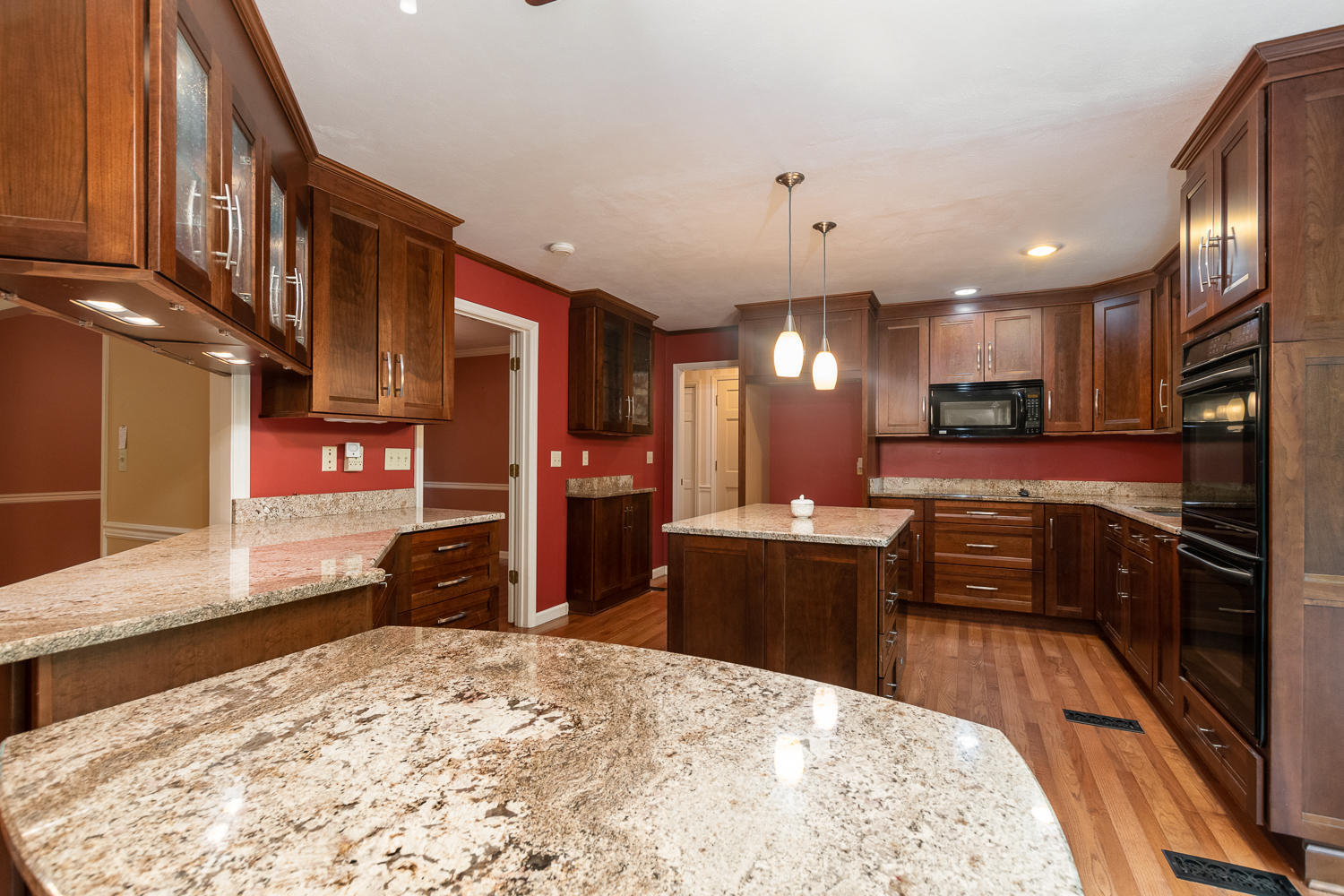 1721 Little Ridge Road Hixson, TN 37343 - Photo 5 of 46 65245509-38E7-4687-89D3-929C42E03B3E