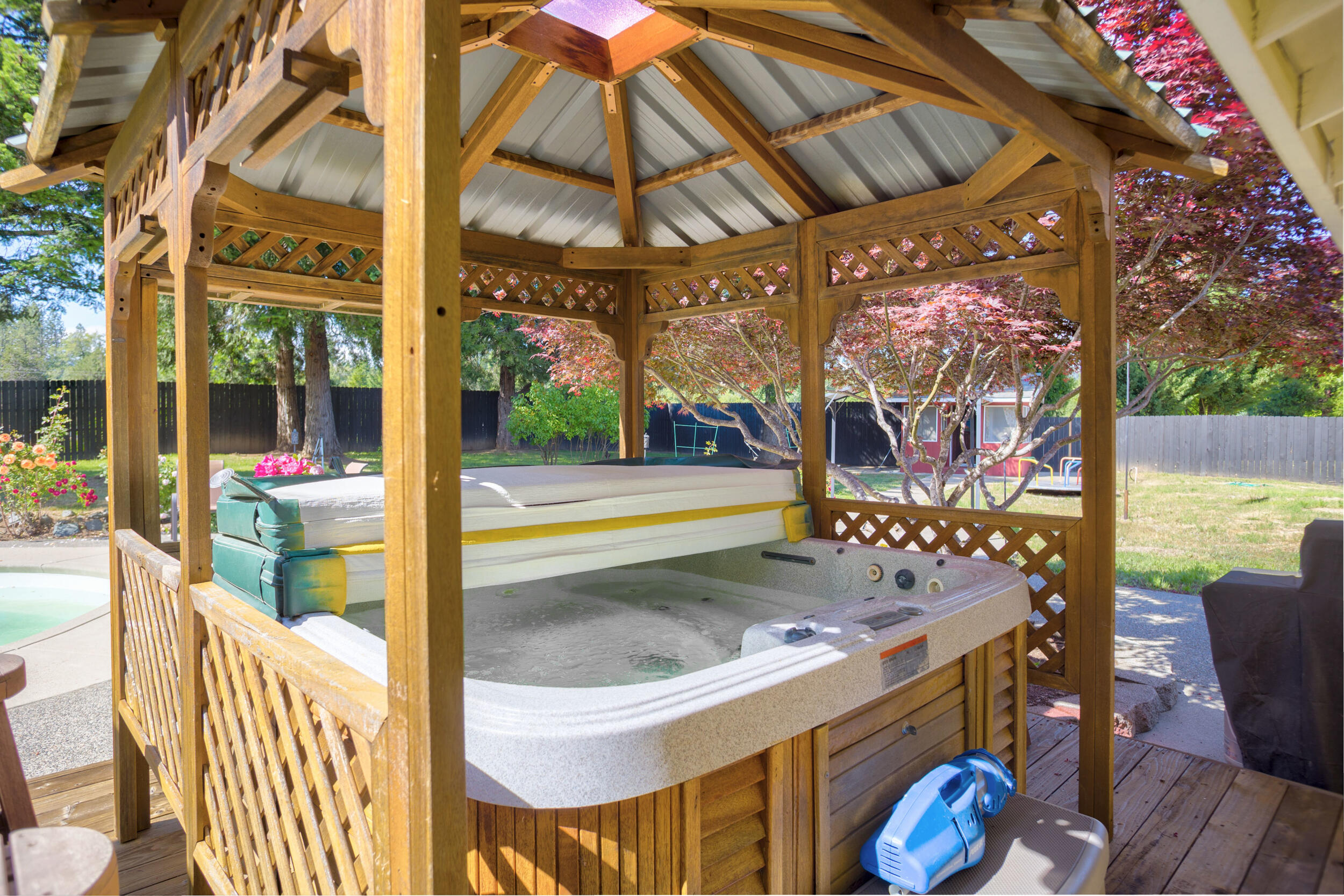 255 Queens Branch Road Rogue River, OR 97537 - Photo 50 of 60 a view of an outdoor dining space with a table and chairs