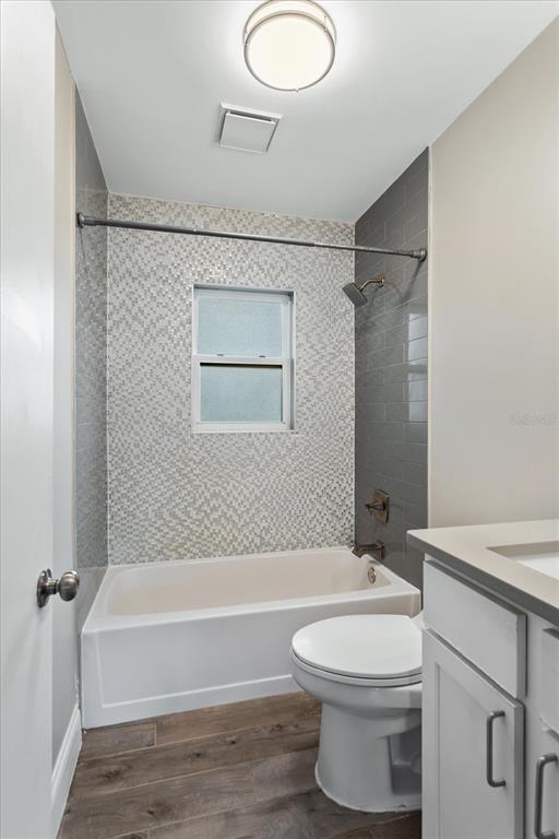 916 Timor Avenue Orlando, FL 32804 - Photo 17 of 60 a bathroom with a toilet a sink and bathtub