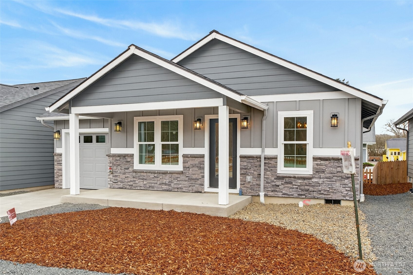 111 7th Street Southwest Long Beach, WA 98631 - Photo 3 of 30 a front view of a house with a yard
