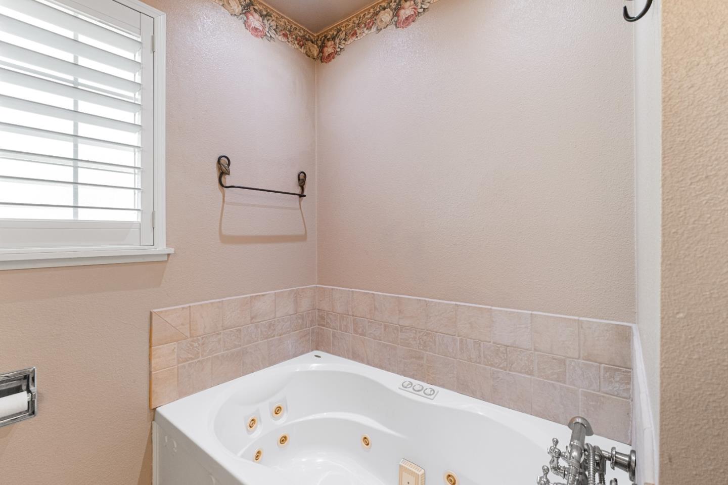 1976 Santa Rosa Way Stockton, CA 95209 - Photo 20 of 43 Gallery Image 20