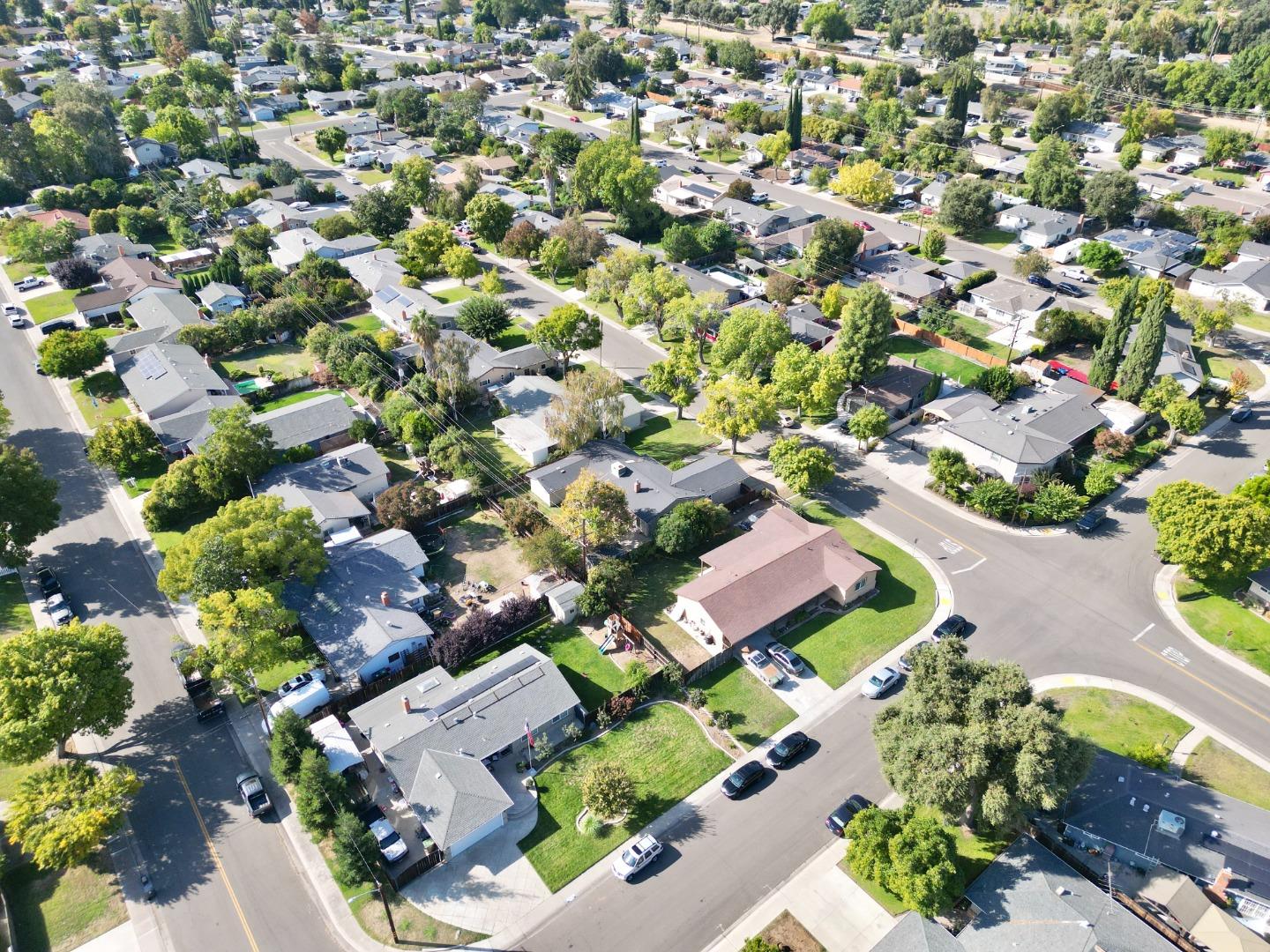 1976 Santa Rosa Way Stockton, CA 95209 - Photo 5 of 43 Gallery Image 5
