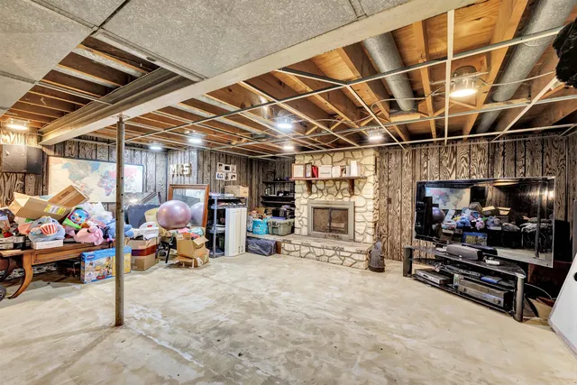 $265,000 | 909 Lawton Terrace, Manitowoc, WI 54220